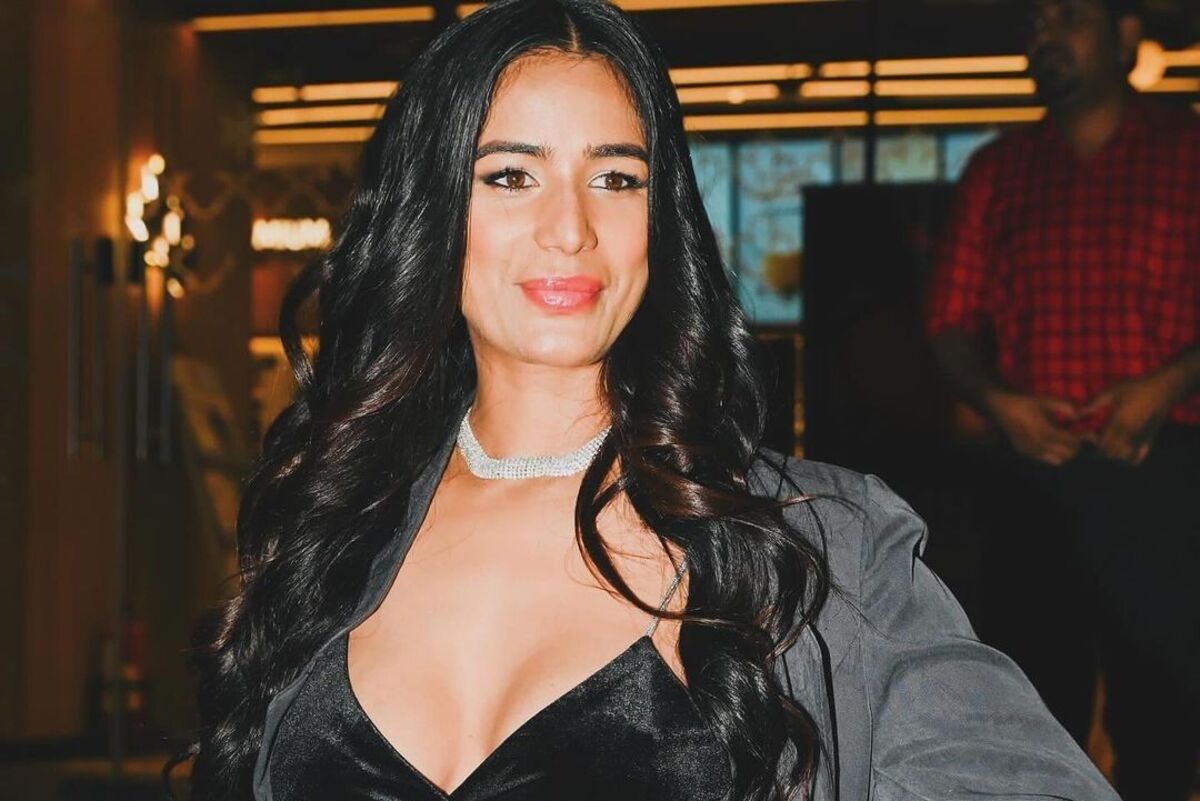 Poonam Pandey Death: मॉडल पूनम पांडे का 32 साल की उम्र में सर्वाइकल कैंसर से निधन, इंस्टा पोस्ट के बाद मैंनेजर ने किया कंफर्म