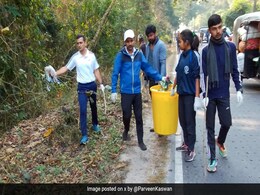 जंगल में IFS अधिकारी ने चलाया सफाई अभियान, टीम के साथ मिलकर इकट्ठा किया दो ट्रक प्लास्टिक कचरा, कही ये बात जंगल में IFS अधिकारी ने चलाया सफाई अभियान, टीम के साथ मिलकर इकट्ठा किया दो ट्रक प्लास्टिक कचरा, कही ये बात
