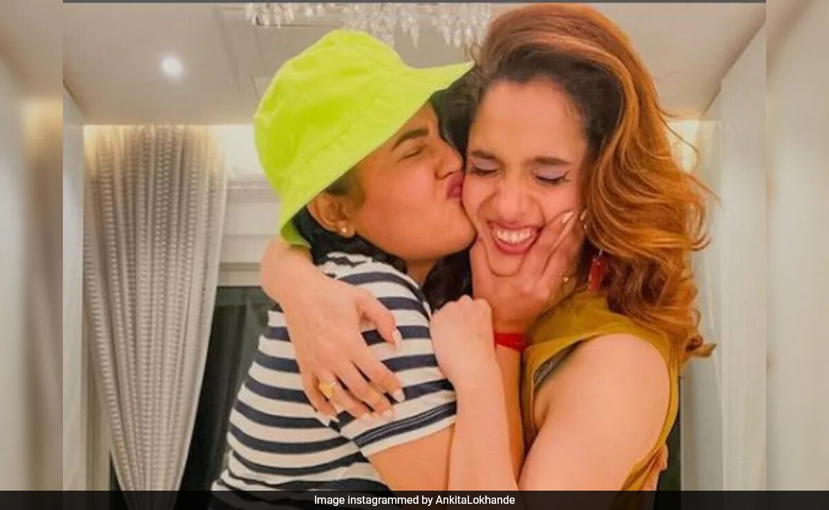 Inside Ankita Lokhande And Rashami Desai's "Forever <i>Dosti</i>"