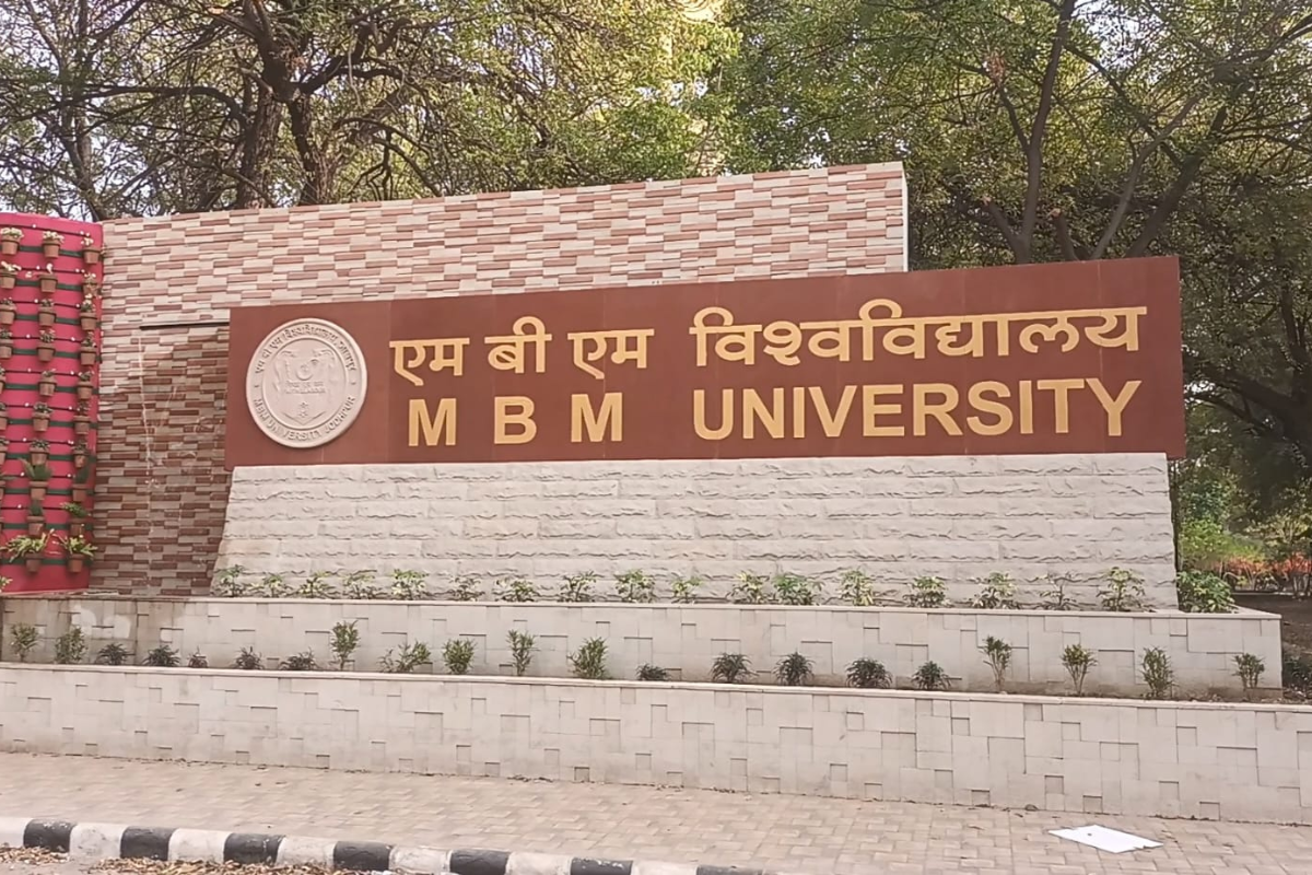 इंजीनियरिंग यूनिवर्सिटी का प्रोफेसर लड़कियों को रात में लॉन्ग ड्राइव और शराब पार्टी में चलने का करता था मैसेज, गुमनाम शिकायत पर हुई ये कार्रवाई इंजीनियरिंग यूनिवर्सिटी का प्रोफेसर लड़कियों को रात में लॉन्ग ड्राइव और शराब पार्टी में चलने का करता था मैसेज, गुमनाम शिकायत पर हुई ये कार्रवाई