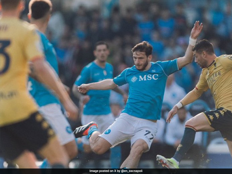 Crisis-Club Napoli Held By Genoa Ahead Of Barcelona Visit