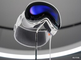 US Apple Fans Get Hands On $3,500 Vision Pro US Apple Fans Get Hands On $3,500 Vision Pro