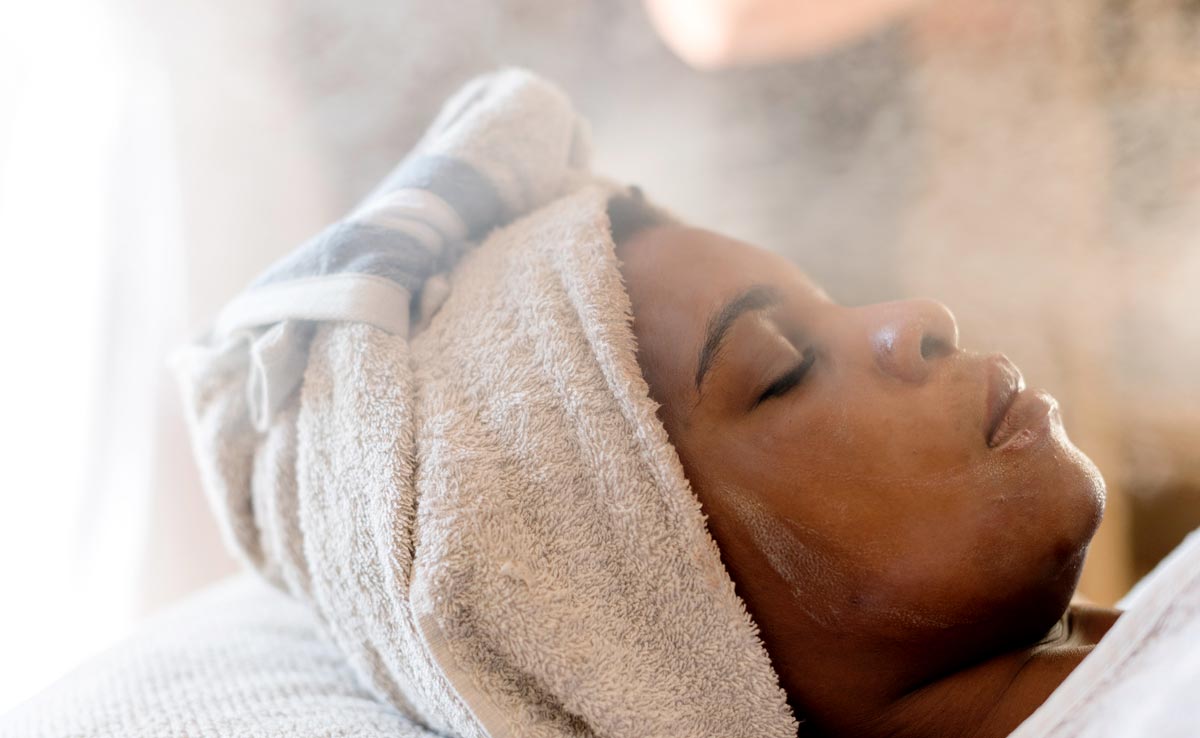 हफ्ते में एक बार, सारे कामों से फ्री होकर, रात में बस 10 मिनट गर्म पानी से करें ये काम, चेहरे पर ऐसा निखार आएगा कि पार्लर भी हो जाएंगे फेल