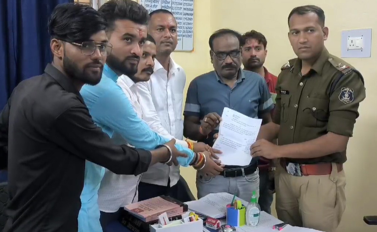 Chhattisgarh : 5 परिवारों के 25 से ज्यादा लोगों ने अपनाया ईसाई धर्म, हिंदू संगठनों और बीजेपी ने की कार्रवाई की मांग