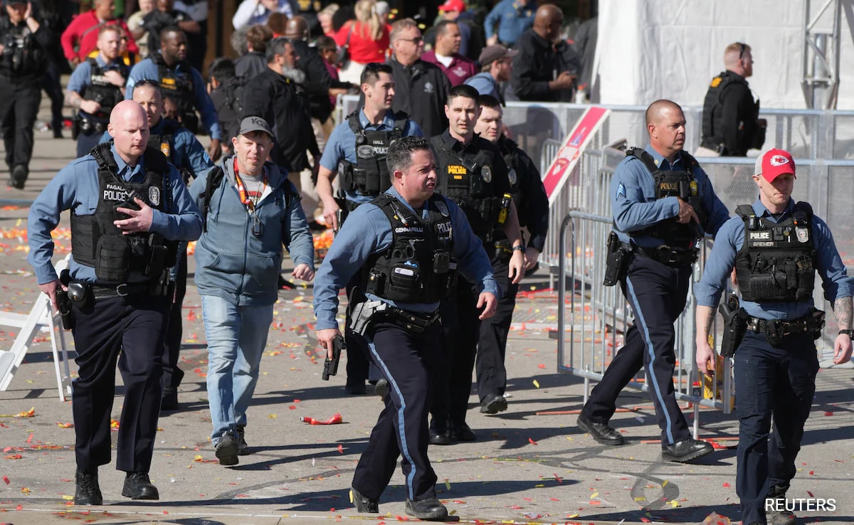 1 Dead, 5 Injured As Groups Exchange Gunfire Inside Louisiana Mall