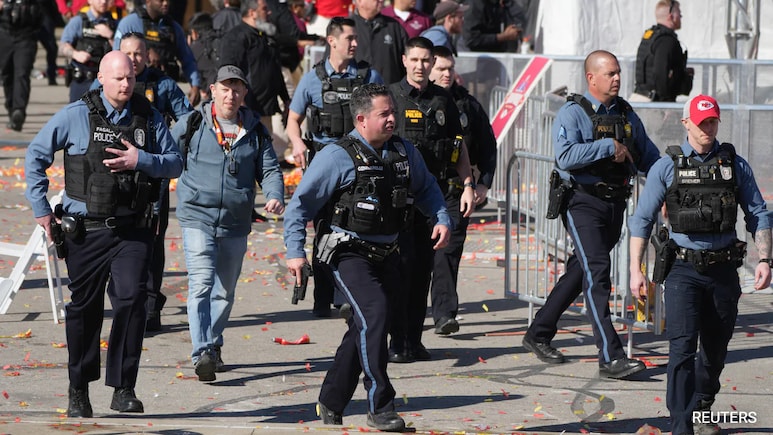 1 Dead, 5 Injured As Groups Exchange Gunfire Inside Louisiana Mall