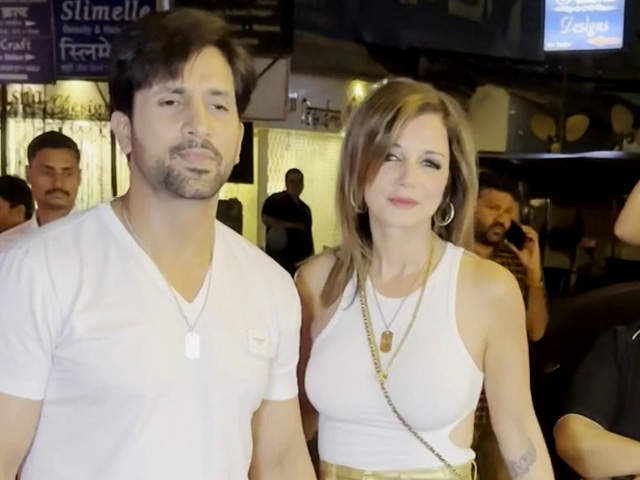 Sussanne Khan And Arslan Goni Were Twinning And Winning At A Party