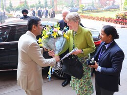 Chief Justice's 40-Year Reunion With Harvard Classmates At Supreme Court