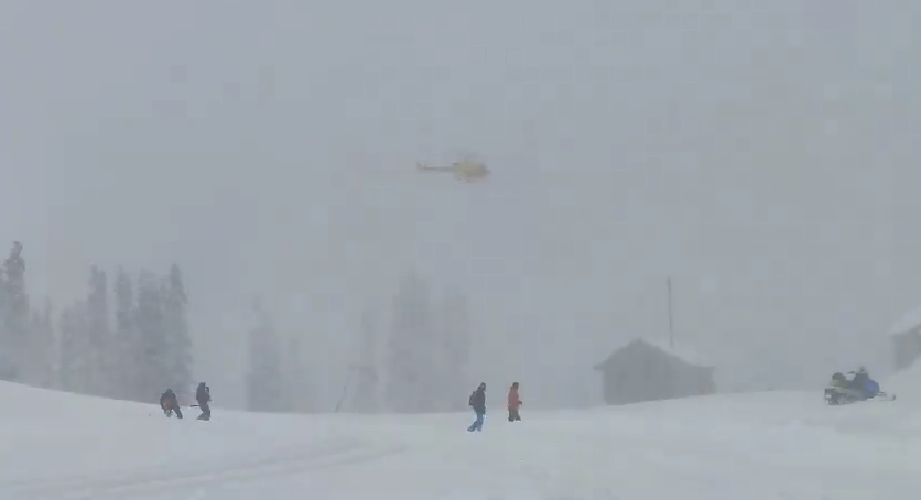 जम्मू-कश्मीर के गुलमर्ग में हिमस्खलन के बाद रूस के एक पर्यटक की मौत, 6 अन्य को बचाया गया जम्मू-कश्मीर के गुलमर्ग में हिमस्खलन के बाद रूस के एक पर्यटक की मौत, 6 अन्य को बचाया गया