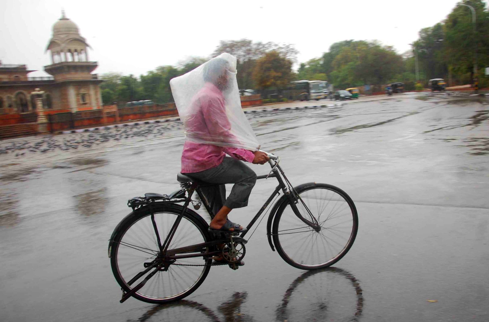 Rajasthan Weather Update: राजस्थान के कई हिस्सों में बारिश का अलर्ट जारी, अगले 4 दिन छाए रहेंगे बादल Rajasthan Weather Update: राजस्थान के कई हिस्सों में बारिश का अलर्ट जारी, अगले 4 दिन छाए रहेंगे बादल