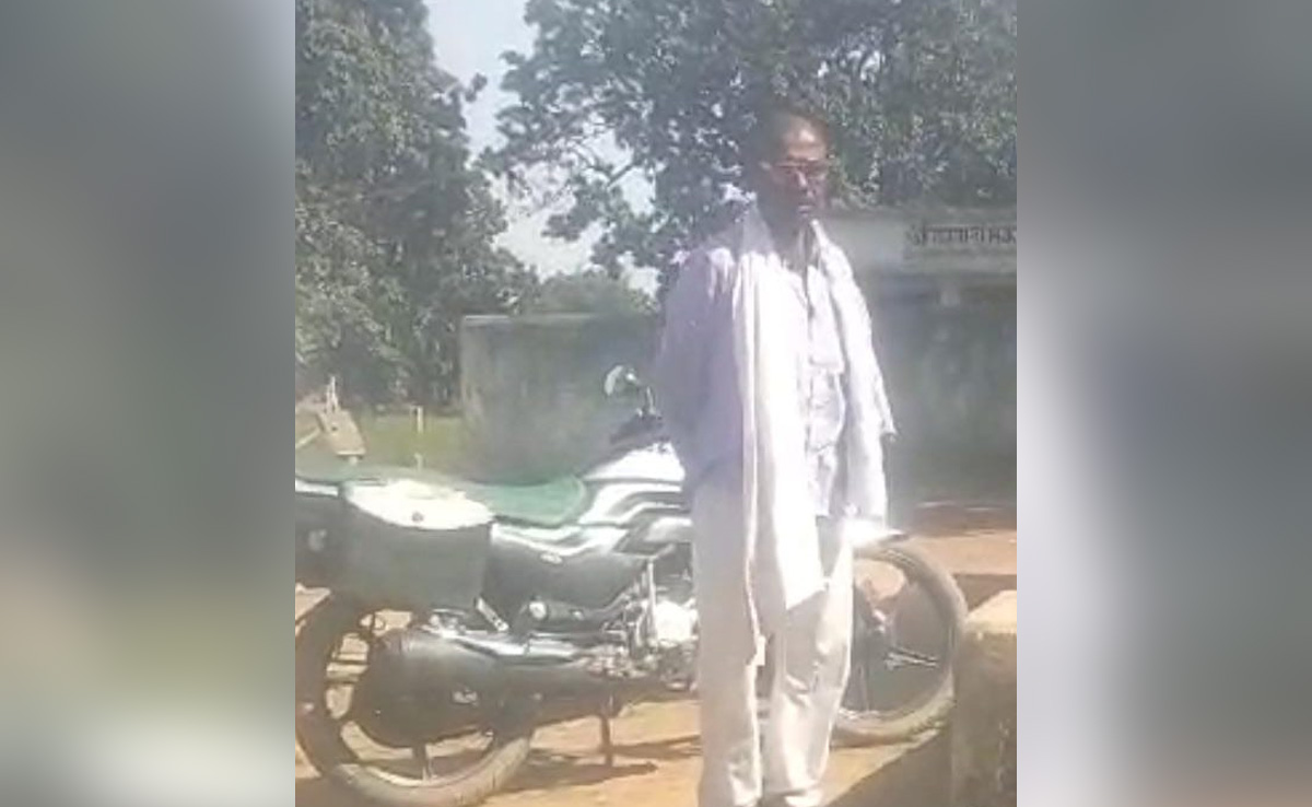 नशे में धुत हेडमास्टर पहुंचा स्कूल, ब्लैकबोर्ड पर नहीं लिख पाया अपने जिले 'सिंगरौली' तक का नाम