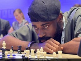 Watch: Nigerian Chess Player Plays 10 Games Simultaneously, Defeats Every Opponent