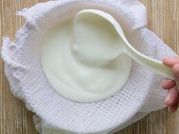 त्वचा की एक नहीं बल्कि कई दिक्कतों को दूर करता है दही, जानिए चेहरे को मिलने वाले फायदों के बारे में
