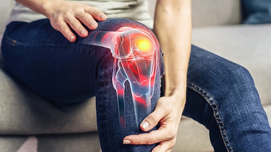 जाड़े के दिनों में होता है जोड़ों में दर्द, तो यहां जानिए किस तरह दूर होगी Joint  Pain की दिक्कत | Joint pain in winters home remedies, jodo ke dard ke  gharelu