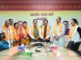 MP Politics: मध्य प्रदेश में कांग्रेस को लग रहे झटके पर झटके, अब सीधी में तीन नेता हुए भाजपाई