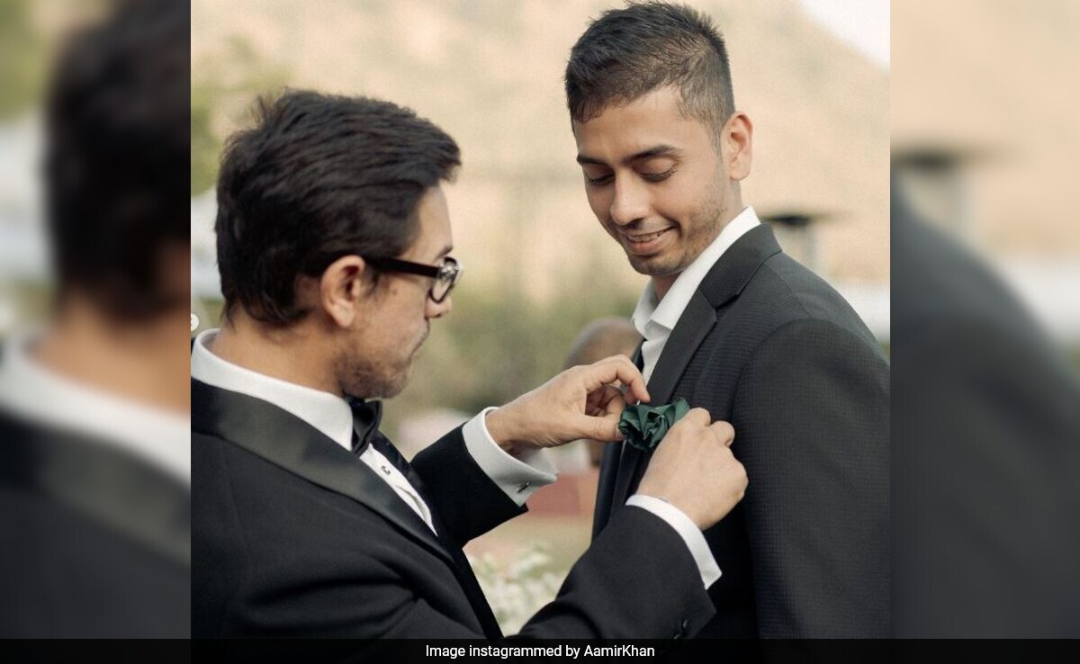 In Unseen Pic From Ira Khan's Wedding, Aamir Fixes Her Friend's Outfit