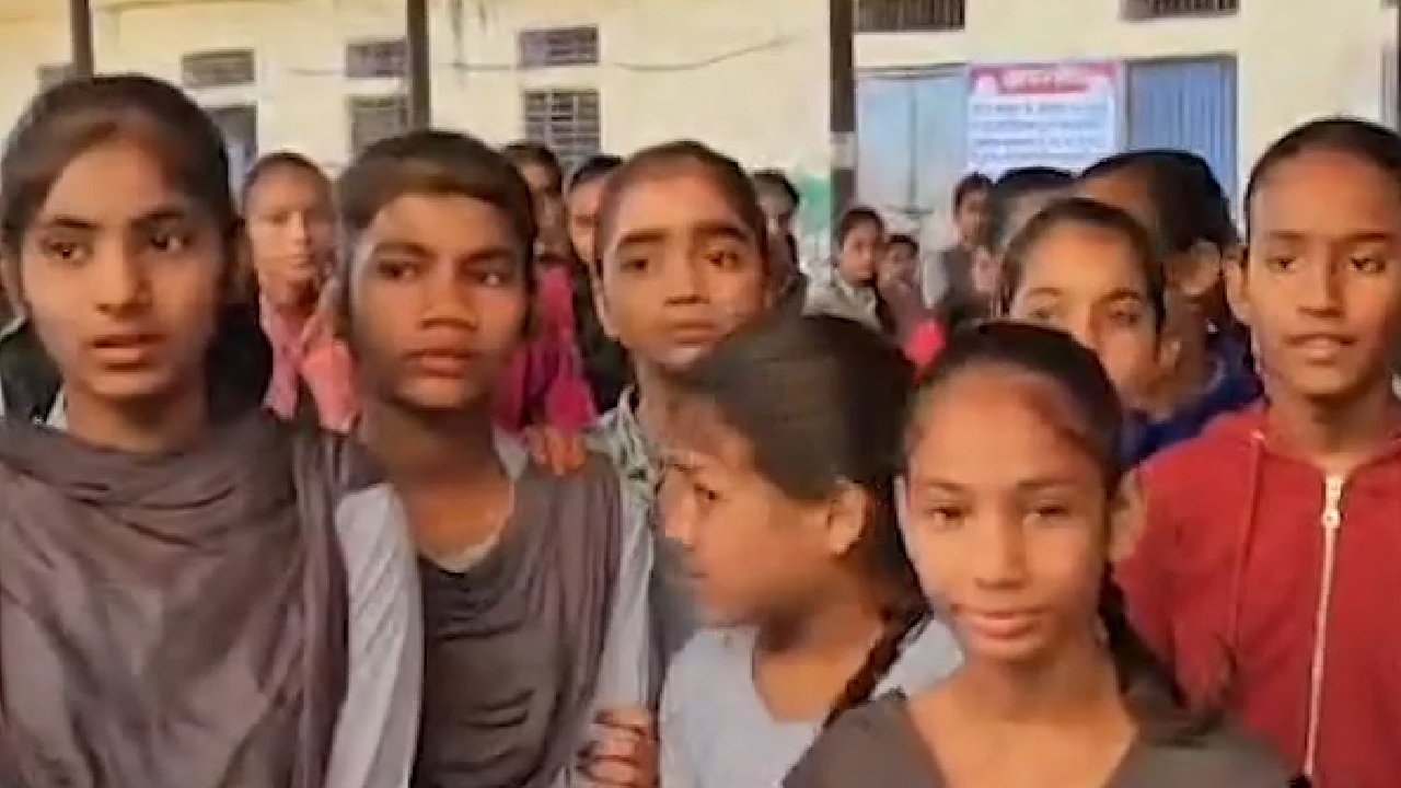 कोटा के सरकारी स्कूल में कार्यकर्म मुस्लिम बच्चों ने भी किया सूर्य नमस्कार