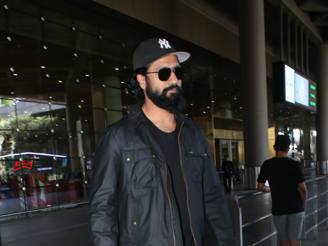 Vicky Kaushal Mobbed At Airport With Selfie Requests
