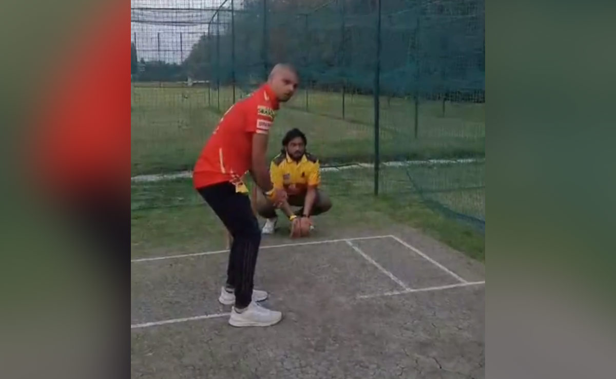Watch: धोनी..धवन के शोर से स्टेडियम में उमड़ी भीड़, फैंस को मिला....