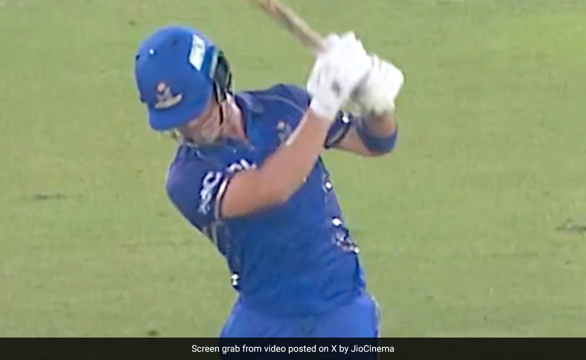 Watch: Mumbai Indians Star Enthralls Crowd With No-Look Six To Bring Up Half-Century