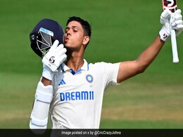 'छक्के से शतक तो चौके से पूरा किया दोहरा शतक', यशस्वी जायसवाल की पारी देख झूम उठे सचिन तेंदुलकर, रिएक्शन हुआ वायरल 'छक्के से शतक तो चौके से पूरा किया दोहरा शतक', यशस्वी जायसवाल की पारी देख झूम उठे सचिन तेंदुलकर, रिएक्शन हुआ वायरल