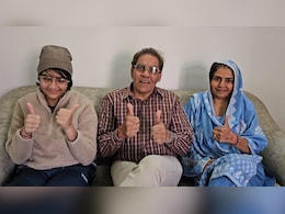 Under 19 World Cup Final: कप्तान उदय सहारण के गृहनगर में जबर्दस्त उत्साह, बहन बोलीं- 'भारत जरूर जीतेगा वर्ल्ड कप' Under 19 World Cup Final: कप्तान उदय सहारण के गृहनगर में जबर्दस्त उत्साह, बहन बोलीं- 'भारत जरूर जीतेगा वर्ल्ड कप'