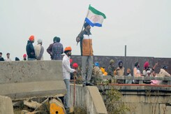 केंद्र सरकार के साथ 5 घंटे चली बैठक में नहीं बनी बात, किसानों ने किया ये ऐलान केंद्र सरकार के साथ 5 घंटे चली बैठक में नहीं बनी बात, किसानों ने किया ये ऐलान