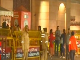 Gyanvapi Mosque: व्यास जी के तहखाने में 30 साल बाद रातों रात हुई पूजा, बैरिकेड भी हटाए गए Gyanvapi Mosque: व्यास जी के तहखाने में 30 साल बाद रातों रात हुई पूजा, बैरिकेड भी हटाए गए