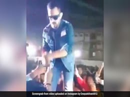 Singer Aditya Narayan Slammed After Viral Video Shows Him Throwing Away Fan's Phone At Concert Singer Aditya Narayan Slammed After Viral Video Shows Him Throwing Away Fan's Phone At Concert
