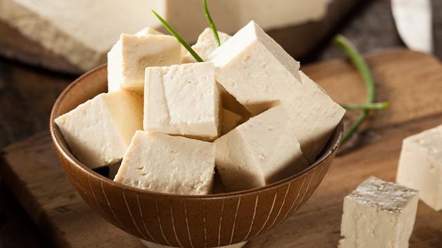 The risk of heart disease is lower for people who consume large amounts of tofu