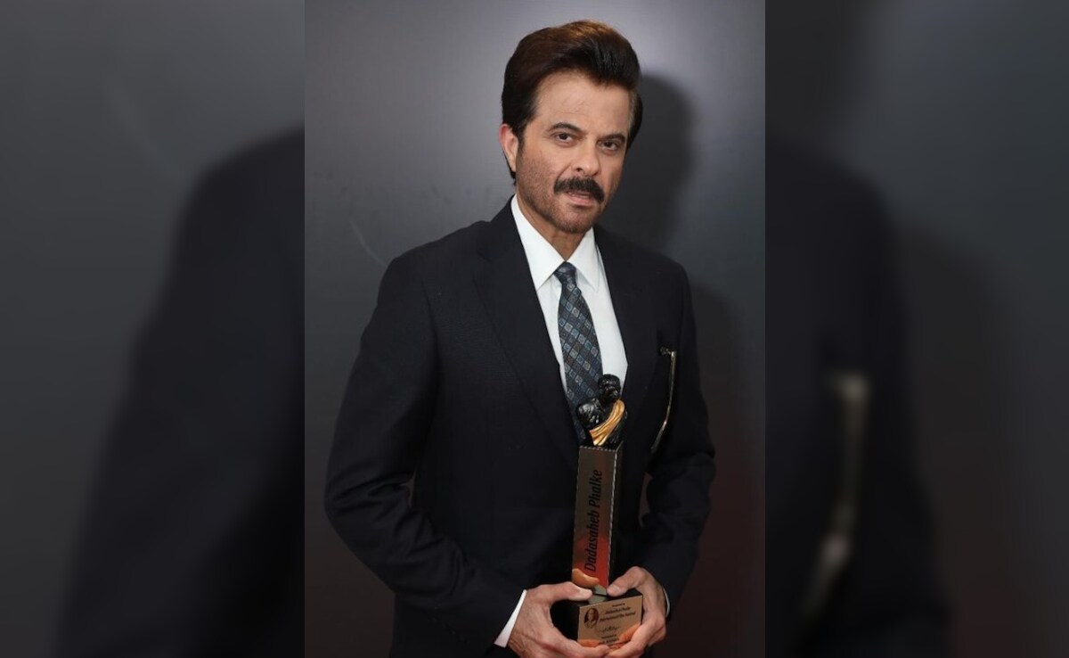 Anil Kapoor After Big<i> Animal</i> Win: "Dedicate This Award To Parents And Kids Doing Their Best Everywhere"