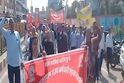 सीकर में अखिल राजस्थान राज्य कर्मचारी संयुक्त महासंघ का प्रदर्शन, दे दी ये बड़ी चेतावनी! सीकर में अखिल राजस्थान राज्य कर्मचारी संयुक्त महासंघ का प्रदर्शन, दे दी ये बड़ी चेतावनी!