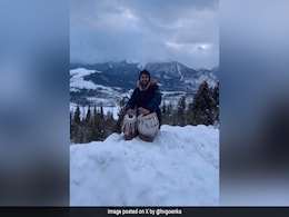 बर्फीली वादियों में बैठकर शख्स ने बजाया तबला, 'माहिये जिन्ना सोहणा' पर बनाई ऐसी धुन, सुनकर दीवाने हुए लोग बर्फीली वादियों में बैठकर शख्स ने बजाया तबला, 'माहिये जिन्ना सोहणा' पर बनाई ऐसी धुन, सुनकर दीवाने हुए लोग