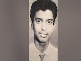 लगातार 33 फ्लॉप फिर दी पहली 100 करोड़ की फिल्म, श्रीदेवी से कर ली थी शादी...इस सुपरस्टार को पहचाना क्या? लगातार 33 फ्लॉप फिर दी पहली 100 करोड़ की फिल्म, श्रीदेवी से कर ली थी शादी...इस सुपरस्टार को पहचाना क्या?