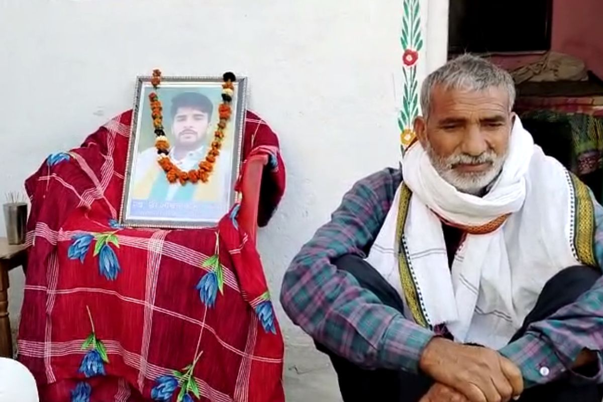 Rajasthan: गलत ग्रुप का खून चढ़ाने से हुई थी सचिन की मौत, सरकार ने 'सड़क हादसा' बताकर परिजनों को सौंपे 5 लाख Rajasthan: गलत ग्रुप का खून चढ़ाने से हुई थी सचिन की मौत, सरकार ने 'सड़क हादसा' बताकर परिजनों को सौंपे 5 लाख