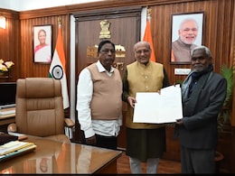 चंपई सोरेन आज लेंगे झारखंड के मुख्यमंत्री के तौर पर शपथ, जानें कौन हो सकते हैं डिप्टी CM? चंपई सोरेन आज लेंगे झारखंड के मुख्यमंत्री के तौर पर शपथ, जानें कौन हो सकते हैं डिप्टी CM?