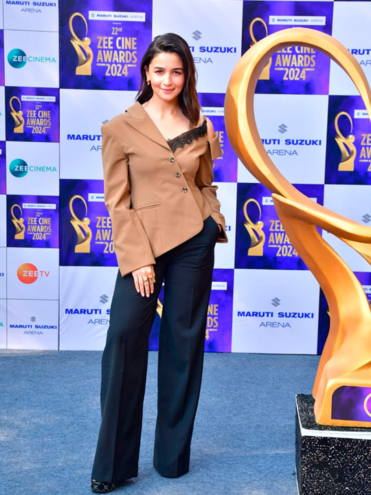 When Alia Bhatt Makes An Ugly Outfit Look Good