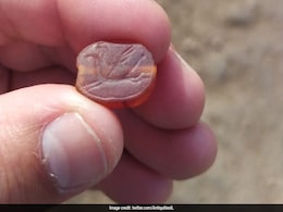 Pics: Israeli Man Finds 2,800-Year-Old Assyrian Scarab Amulet While Hiking Pics: Israeli Man Finds 2,800-Year-Old Assyrian Scarab Amulet While Hiking