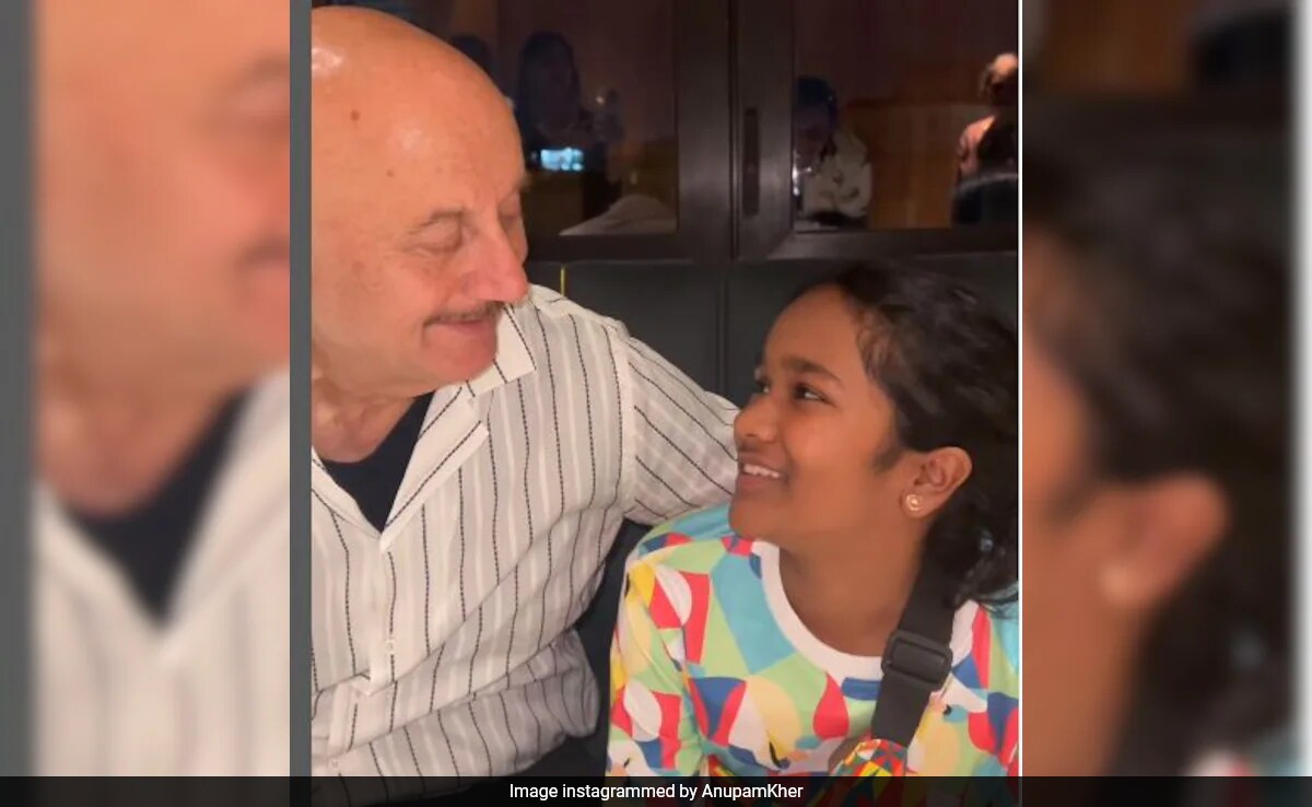Anupam Kher And Satish Kaushik's Daughter Vanshika Watch Late Actor's <i>Kaagaz 2</i> Together