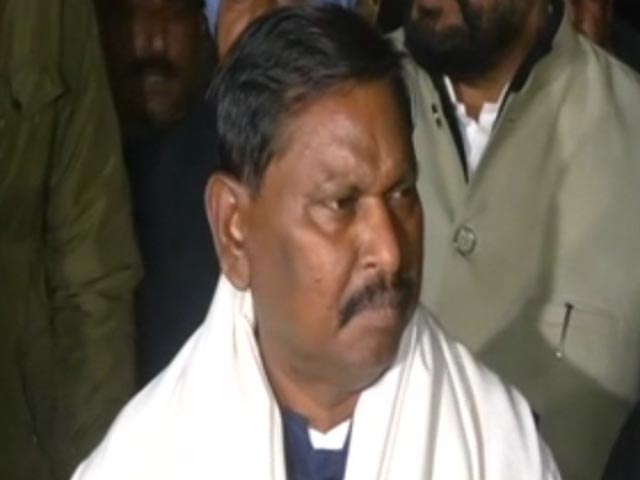 किसी भी समस्या का समाधान बातचीत से हो सकता है : किसानों से बातचीत के बाद अर्जुन मुंडा