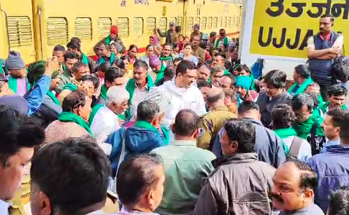 100 Farmers Arrested At Tamil Nadu Railway Station Over 'Rail Roko" Protest