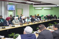 6-Hour-Long Centre And Farmers' Meet Ends, Cops Prep To Face 'Delhi Chalo' 6-Hour-Long Centre And Farmers' Meet Ends, Cops Prep To Face 'Delhi Chalo'
