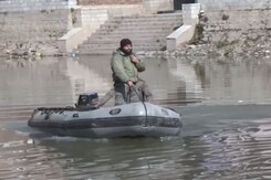Missing Mobile Phone Prompts Marine Commandos' Underwater Search In J&K Missing Mobile Phone Prompts Marine Commandos' Underwater Search In J&K