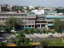 'कैंपस में बम प्लांट...' दिल्ली के 40 से ज्यादा स्कूलों को मिली बम से उड़ाने की धमकी 'कैंपस में बम प्लांट...' दिल्ली के 40 से ज्यादा स्कूलों को मिली बम से उड़ाने की धमकी
