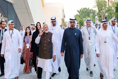 UAE पहुंचे PM मोदी, अबू धाबी में दिया गया गार्ड ऑफ ऑनर UAE पहुंचे PM मोदी, अबू धाबी में दिया गया गार्ड ऑफ ऑनर