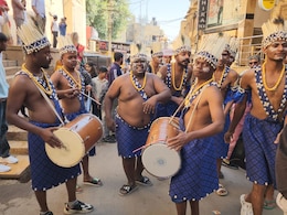 Jaisalmer Desert Festival: जैसलमेर डेजर्ट फेस्टिवल 2024 का आगाज, श्रृंगारित ऊंट पर निकली झांकियों ने मोह लिया मन Jaisalmer Desert Festival: जैसलमेर डेजर्ट फेस्टिवल 2024 का आगाज, श्रृंगारित ऊंट पर निकली झांकियों ने मोह लिया मन