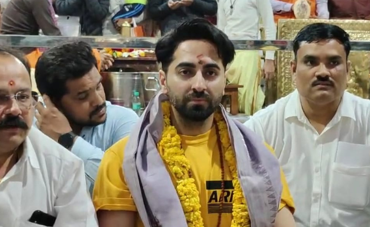 Mahakal Mandir: आयुष्मान खुराना पहुंचे उज्जैन के महाकाल मंदिर, बाबा का आशीर्वाद लिया और किया ये काम...