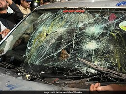 पत्रकार निखिल वागले की कार पर पुणे में हमला, विपक्ष का BJP पर निशाना