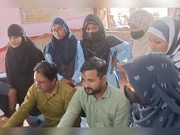 जोधपुर में छात्राओं के मुंह ढक कर आने पर स्कूल ने जताई आपत्ति, अभिभावकों ने किया विरोध जोधपुर में छात्राओं के मुंह ढक कर आने पर स्कूल ने जताई आपत्ति, अभिभावकों ने किया विरोध