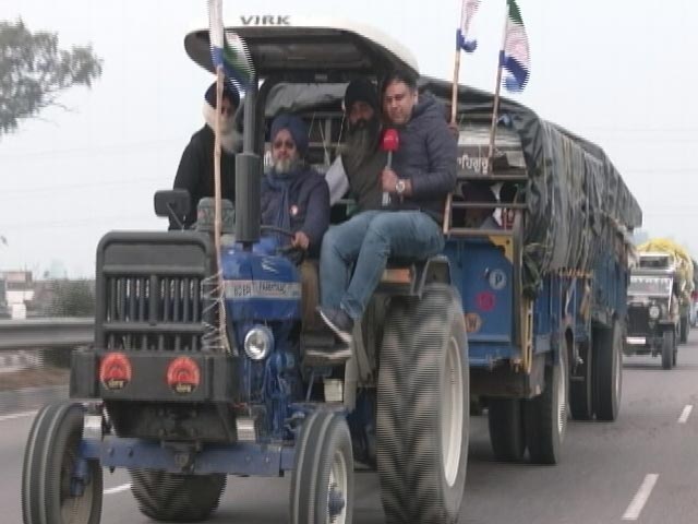 पंजाब से ट्रैक्टर ट्रॉली में राशन लेकर दिल्ली की तरफ किसानों की रवानगी